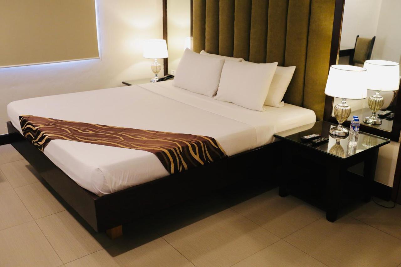 Amalfi718 Hotel Lipa City Extérieur photo